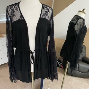 Adorable tie front blouse